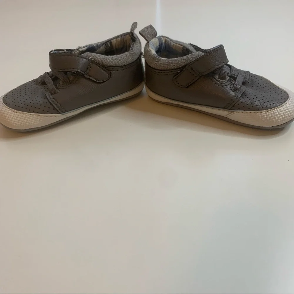 Stride Rite Gray and White Baby Walkers